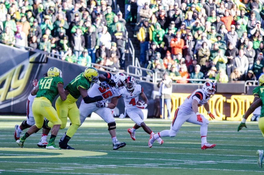 Freshman wide receiver Seth Collins carries the ball in the first quarter against the Oregon Ducks in the 2015 Civil War.