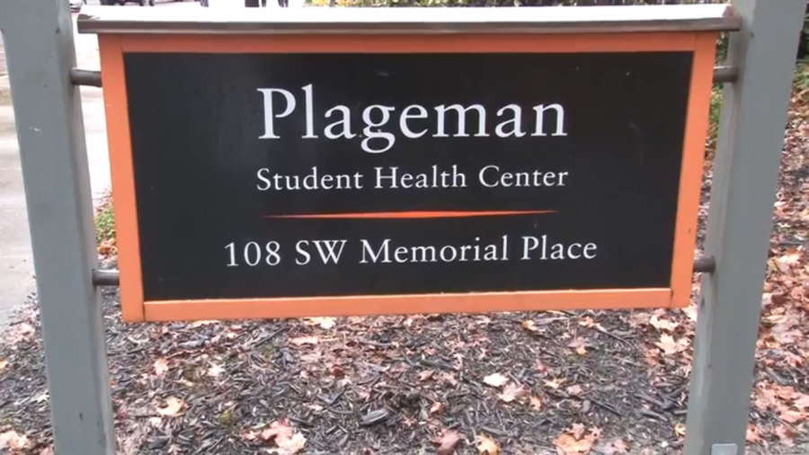 Plageman+Hall%2C+home+of+the+Student+Health+Center%2C+offers+students+antibiotics+following+the+confirmed+case+of+meningococcal+disease+on+campus+Monday%2C+Nov.+14.%C2%A0