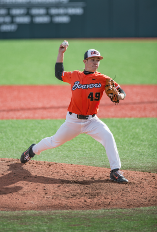 Junior pitcher Dylan Pearce pitches at Saturday’s game against California State University, Fullerton. OSU lost to Cal State Fullerton Friday 3-5, breaking OSU’s winning streak.