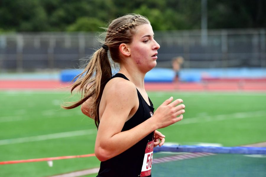 OSU Track and Field athlete Rebecca Ledsham runs in a race while representing the Beavers in the 2019-20 season. 