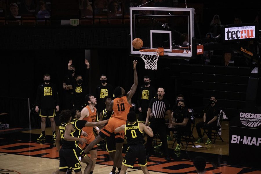 Oregon State Beavers junior forward Warith Alatishe goes in for a lay-up against the Ducks on March 7, 2021. The Beavers faced off against the Ducks yet again in the PAC-12 Tournament semifinals on March 13, pulling off the upset 75-64.
