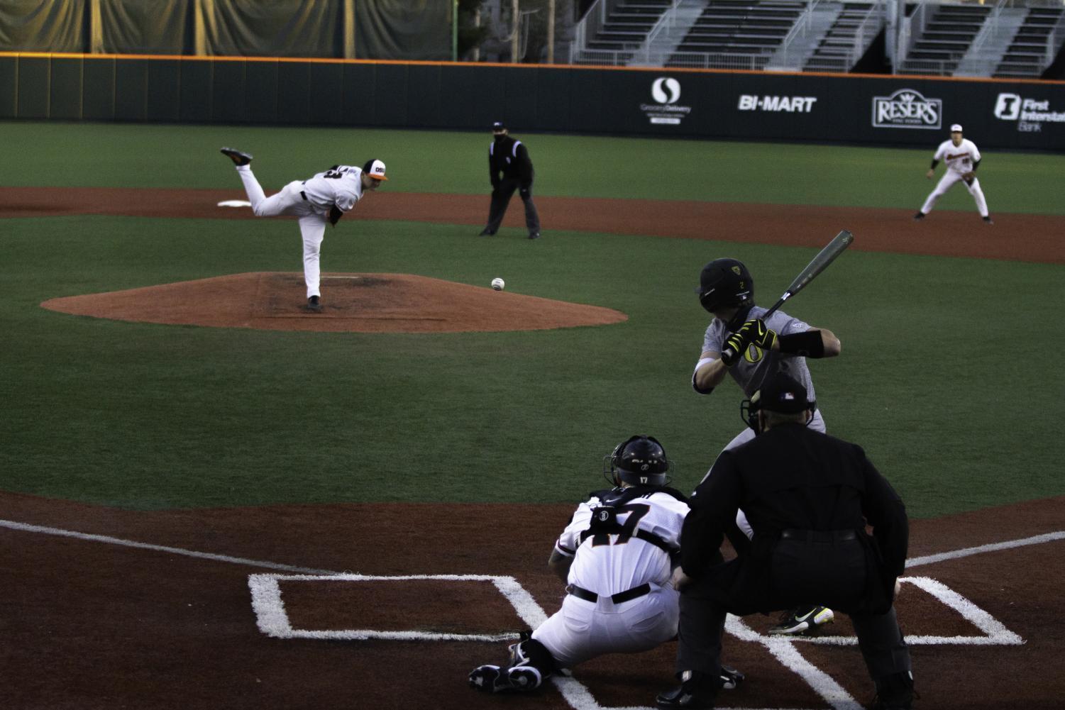 Oregon State Beavers come back in 8th inning to beat North