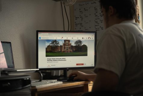  Gus Woolfrey, second-year Oregon State University business management student, looking on Facebook for housing options. For many students, social media has become the biggest aid for students looking for roommates and housing. 