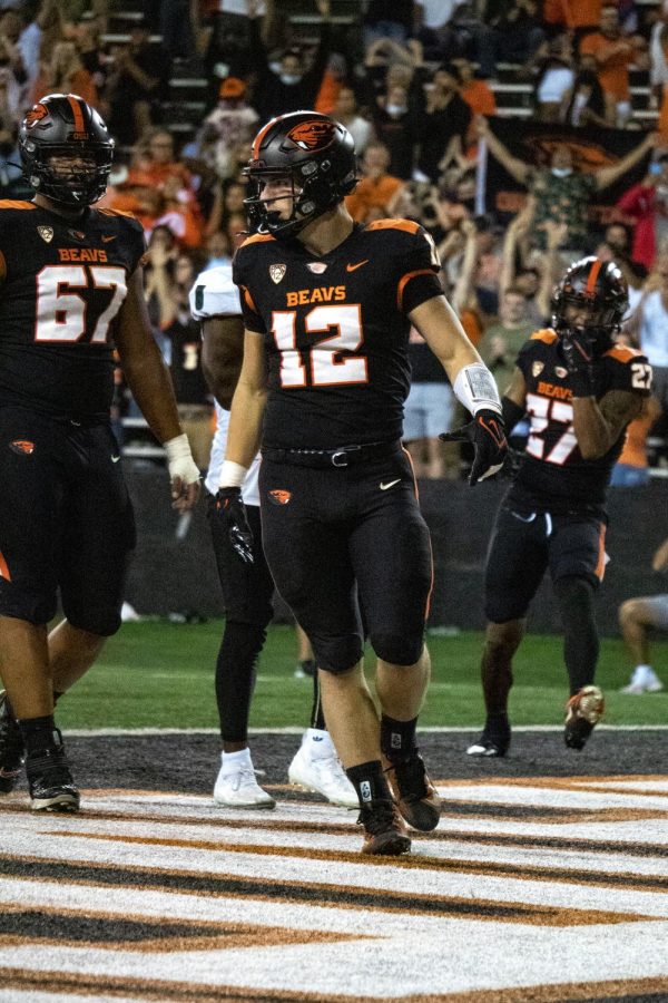 Redshirt-junior+inside+linebacker+Jack+Colletto+pictured+in+the+endzone+against+the+Hawaii+Rainbow+Warriors.+Against+the+Trojans%2C+Colletto+scored+2+rushing+touchdowns%2C+and+1+interceptions+to+help+the+Beavers+defeat+the+Trojans%2C+45-27