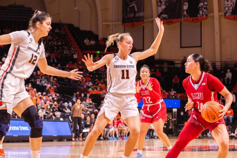 Oregon+State+freshman+guard+AJ+Marotte+%2811%29+and+redshirt-freshman+forward%2Fcenter+Jelena+Mitrovic+blocking+a+Loyola+Marymount+defender+on+Nov.+12+at+Gill+Coliseum.+The+Beavers+would+go+on+to+defeat+the+Lions+by+a+score+of+82-52.+