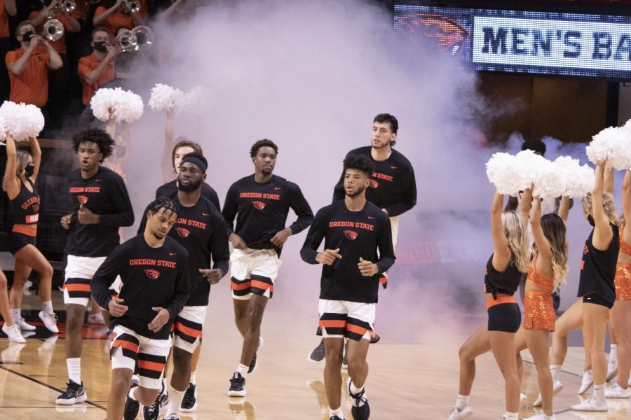 In their season opener event, the Oregon State men’s basketball team took on St. Martin University at Gill Coliseum in Corvallis Oregon, November 4, 2021. In the remaining two seconds, Dashawn Davis scored a 3-pointer, resulting in a Beaver victory 83-80. 
