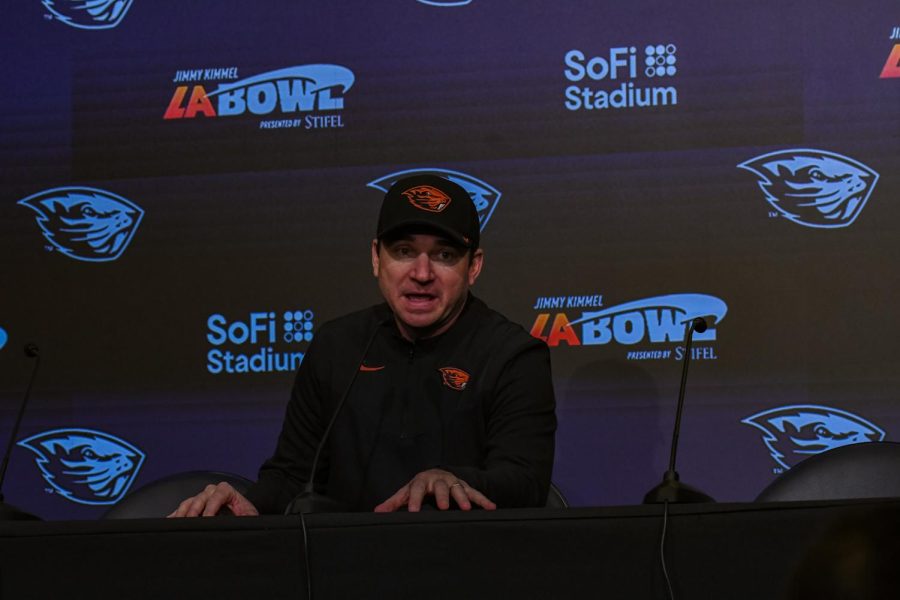 A photo gallery from the Jimmy Kimmel LA Bowl, where the Oregon State Beavers faced off against the Utah State Aggies at Sofi Stadium in Los Angeles, CA on Dec 18, 2021. Although the Beavers lost by a score of 13-24, Oregon State finished with an overall record of 7-6, and appeared in their first bowl game since 2013.  