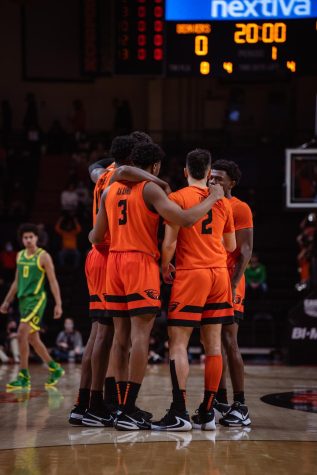 A photo gallery from the Oregon State vs Oregon mens basketball game on Jan. 10, 2022 in Corvallis, Ore. In the 358th meeting between the two teams, the Ducks defeated the Beavers by a narrow score of 78-76. 
