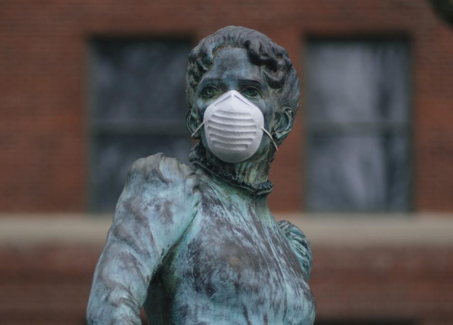 A+statue+in+front+of+the+Strand+Agricultural+Hall+on+the+Oregon+State+Univeristy+Corvallis%2C+Ore.+campus+wears+a+COVID-19+mask.+Masking+policies+at+OSU+have+not+changed+despite+the+Oregon+Health+Authority+announcing+that+mask+mandates+will+be+lifted+no+later+than+March.+31.