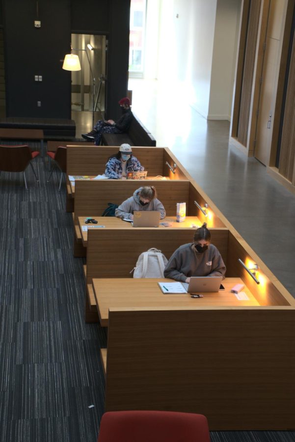 Emma Mateo, Makenna Jones and Clara Barnes  in Austin Hall on the Oregon State University Corvallis, Ore. campus. Austin Hall houses the College of Business and includes various study spots for students. Students are on the search for more 24/7 study spots on campus. 