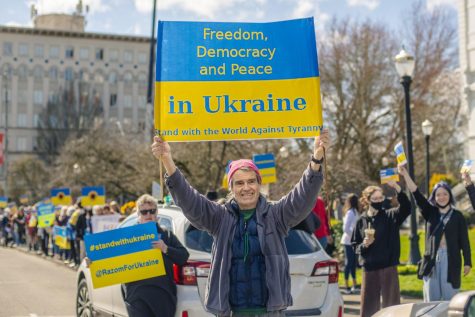 Albany resident, John Kolck proudly displays a sign that reads “Freedom, Democracy and Peace in Ukraine. Stand 
with the World Against Tyranny.” at a protest on Sunday, March 5. Kolck mentioned that while he is in Corvallis, 
Ore. protesting, his daughter is abroad in Berlin helping Ukrainian refugees.