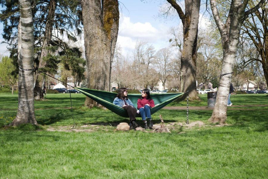 Freshman+Nina+Brady+%28Left%29+and+Brianna+Santillan+spend+their+sunny+afternoon+hammocking+in+McNary+field+on+March+30.+Josh+Norris%2C+the+director+of+the+Adventure+Leadership+Institute%2C+said+spending+time+in+green+spaces+can+be+important+for+a+student%E2%80%99s+mental+health+and+wellbeing.