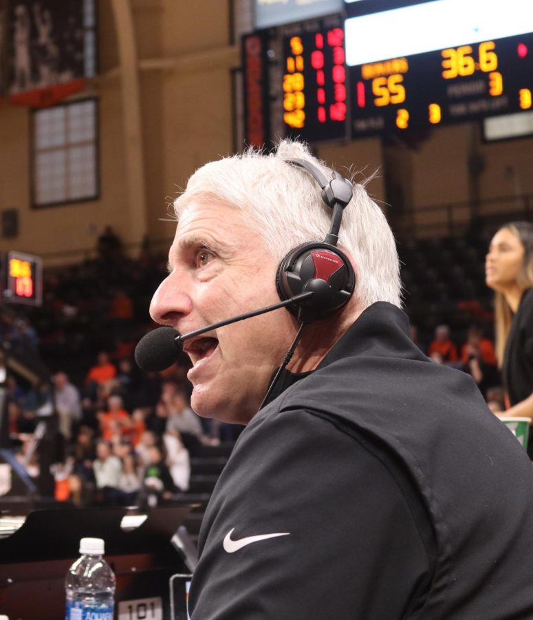 Long-time+Oregon+State+broadcaster%2C+Ron+Callan%2C+can+be+seen+reporting+on+the+Oregon+State+versus+Portland+State+womens+basketball+game+in+Corvallis%2C+Ore+on+March+20.+Since+becoming+a+fan+in+2007%2C+Callan+has+been+broadcasting+womens+basketball+for+the+last+15+years.