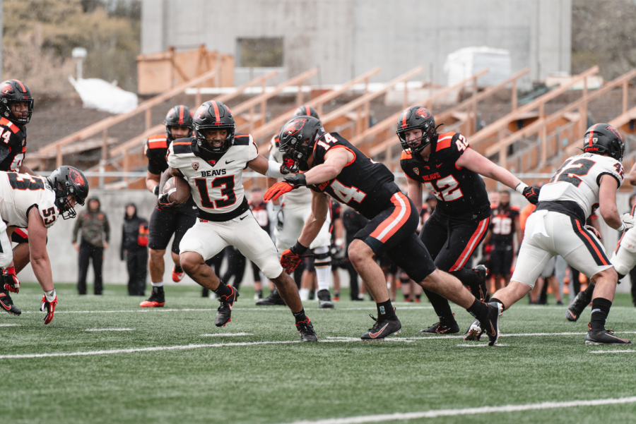 OSU+Beaver+Football+players+scrimmage+during+a+spring+game+on+April+16.+The+Beavers+gained+25+new+recruits+and+transfers+this+year%2C+and+hope+this+will+bolster+their+ranks+for+the+upcoming+season.
