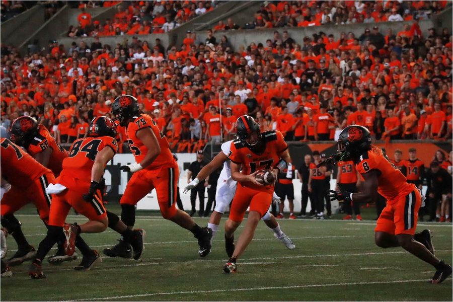 Quarterback Ben Gulbranson prepares to hand the ball off to running back Jam Griffin in Saturdays matchup against the Washington State Cougars. The Beavers went on to win the game with a score of 24-10.