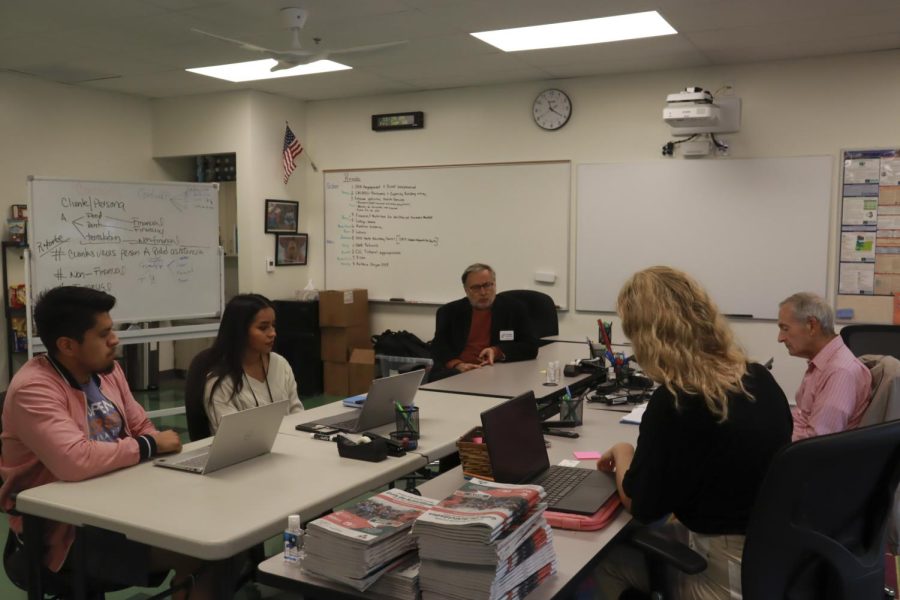 (Left to right) Gustavo Esparza, Yanci Hernandez, Ricardo Contreras, Ken Crouse, and OMN writer Katie Livermore meet in the CLU room at Garfield Elementary School on Sept. 30.