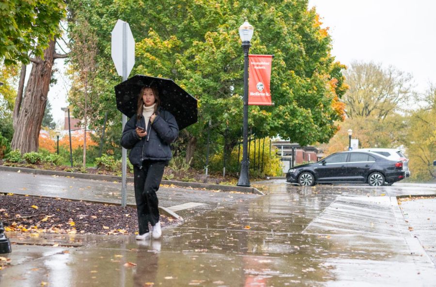 Students adjusting to the dreary weather this Friday at the Corvallis campus. This rainy season is expected to be especially cold and wet.