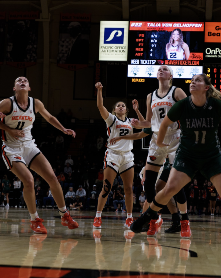 Sophomore guard Talia von Oelhoffen shoots a free throw during the third quarter against the University of Hawaii in Gill Coliseum. The Beavers were able to squeak out a 60-61 point victory against the Wahine Warriors.