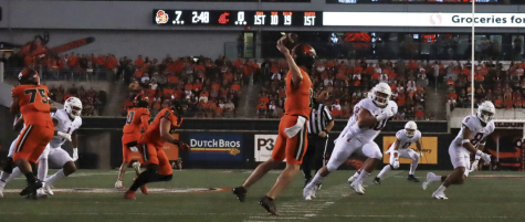 Quarterback Ben Gulbranson shifts the defense on a throw towards the end of the first quarter in a matchup against Washington State on Oct. 15 in Reser Stadium. Since becoming the starter for Oregon State, Gulbranson has tallied totals of 857 yards on a 70-125 completion rate with five touchdowns and three interceptions thrown.