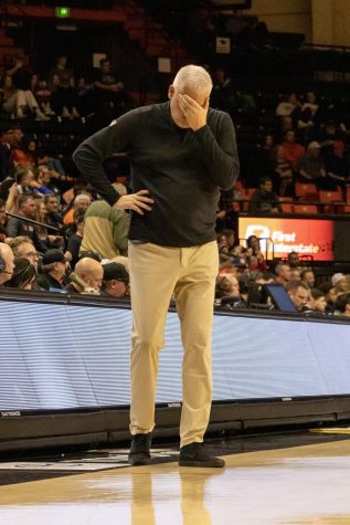 Oregon State mens basketball head coach, Wayne Tinkle, expresses his disappointment in the play during Thursdays matchup against the No. 9 ranked Arizona Wildcats. The Beavers now drop to 7-10 on the season.