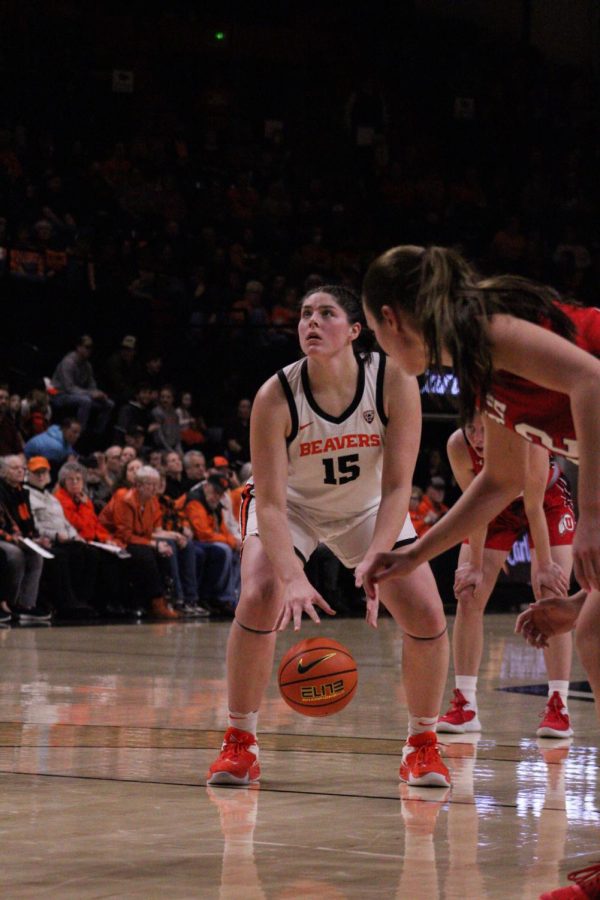 Raegan+Beers+shoots+a+foul+shot+against+the+Utah+Utes+on+Feb.+3+at+Gill+Coliseum+in+Corvallis.+Beers+continues+to+be+aggressive+on+the+glass+while+scoring%2C+achieving+her+13th+double-double+of+her+freshman+season.