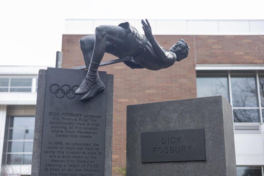 The+statue+of+Dick+Fosbury%2C+who+died+on+Sunday%2C+located+outside+of+Dixon+Recreation+Center%2C+pictured+on+March+14.+Fosbury%2C+an+OSU+alum%2C+won+a+gold+medal+at+the+1968+Olympics+in+Mexico+City+with+his+revolutionary+high+jump+technique+dubbed+the+%E2%80%9CFosbury+Flop.%E2%80%9D+