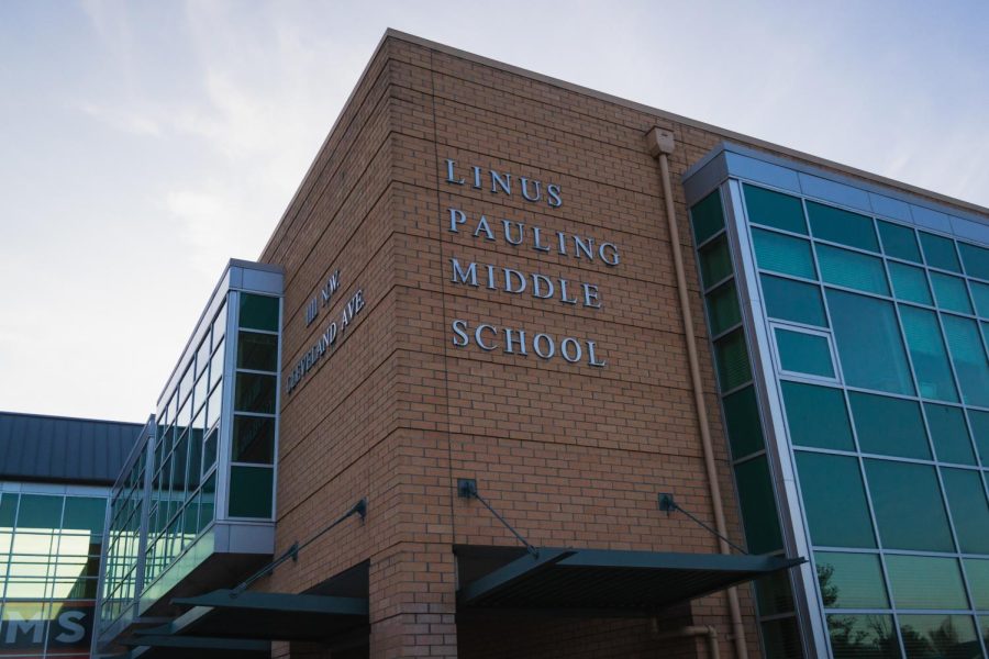 The+building+complex+at+Linus+Pauling+Middle+School+photographed+on+April+25%2C+2023.+Several+Corvallis+school+district+changes+have+been+established+including+the+alternative+pathway+program.