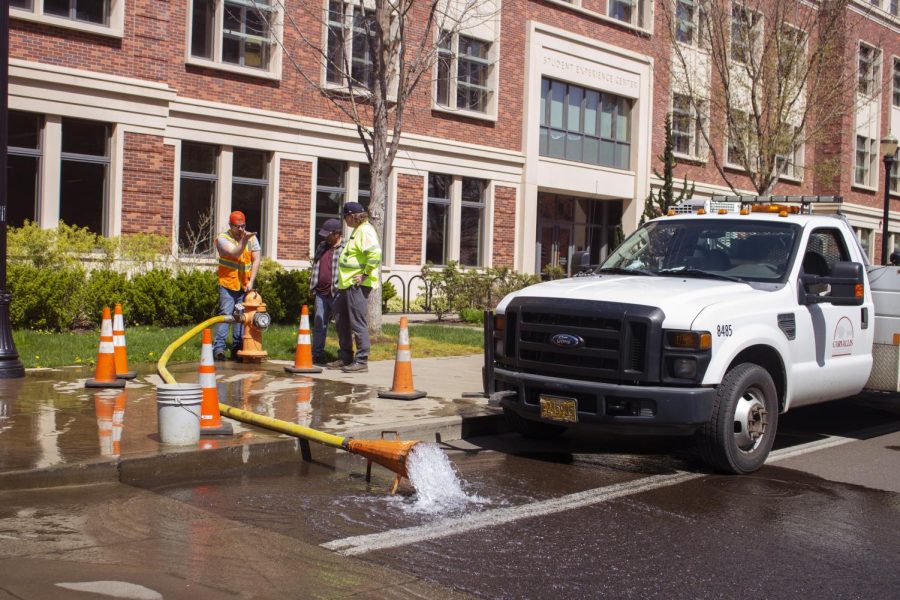 A+City+of+Corvallis+maintenance+unit+draining+water+from+a+local+fire+hydrant+on+Oregon+State+University%E2%80%99s+campus%2C+photographed+on+April+14+in+Corvallis.+City+of+Corvallis+officials+are+working+with+OSU+staff+to+determine+how+particles+ended+up+in+the+facility%E2%80%99s+water.