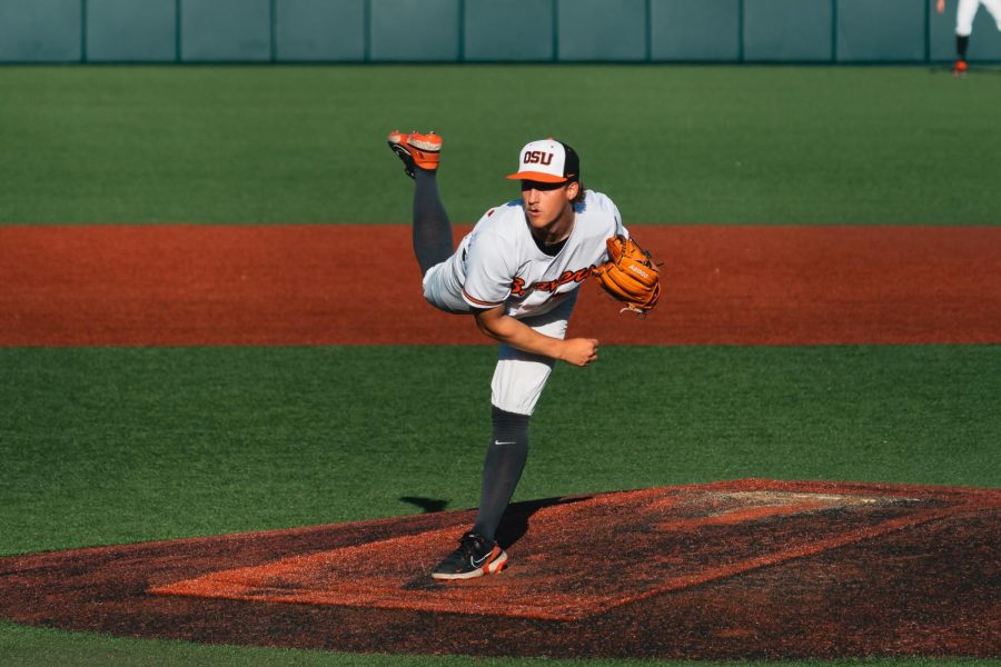 Rhett+Larson+pitches+against+the+University+of+Portland+Pilots+in+a+non-conference+matchup+on+Tuesday+at+Goss+Stadium+in+Corvallis.+Larson+surrendered+three+earned+runs+in+his+1.2+innings+of+work.