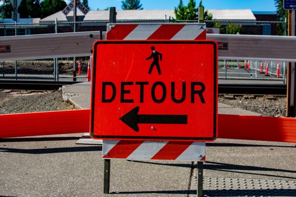 A detour sign sits at the crossing lane of Washington Way on July 12th, 2023.
Oregon State University is currently removing over one hundred parking spaces to accommodate more bike-friendly infrastructure.
