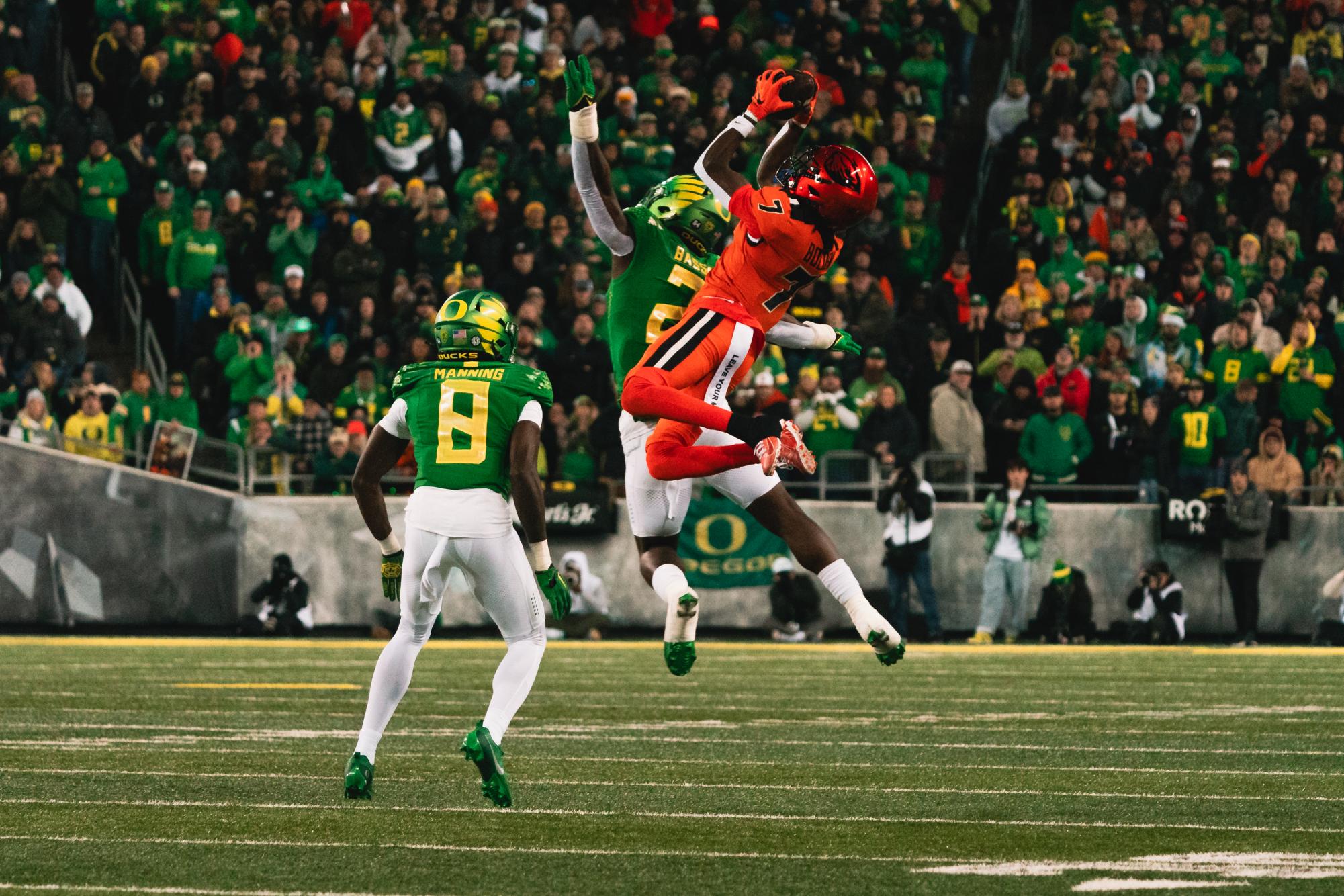 Silas Bolden high-points a pass for a catch against the University of Oregon at Autzen Stadium in Eugene on Nov. 24.
