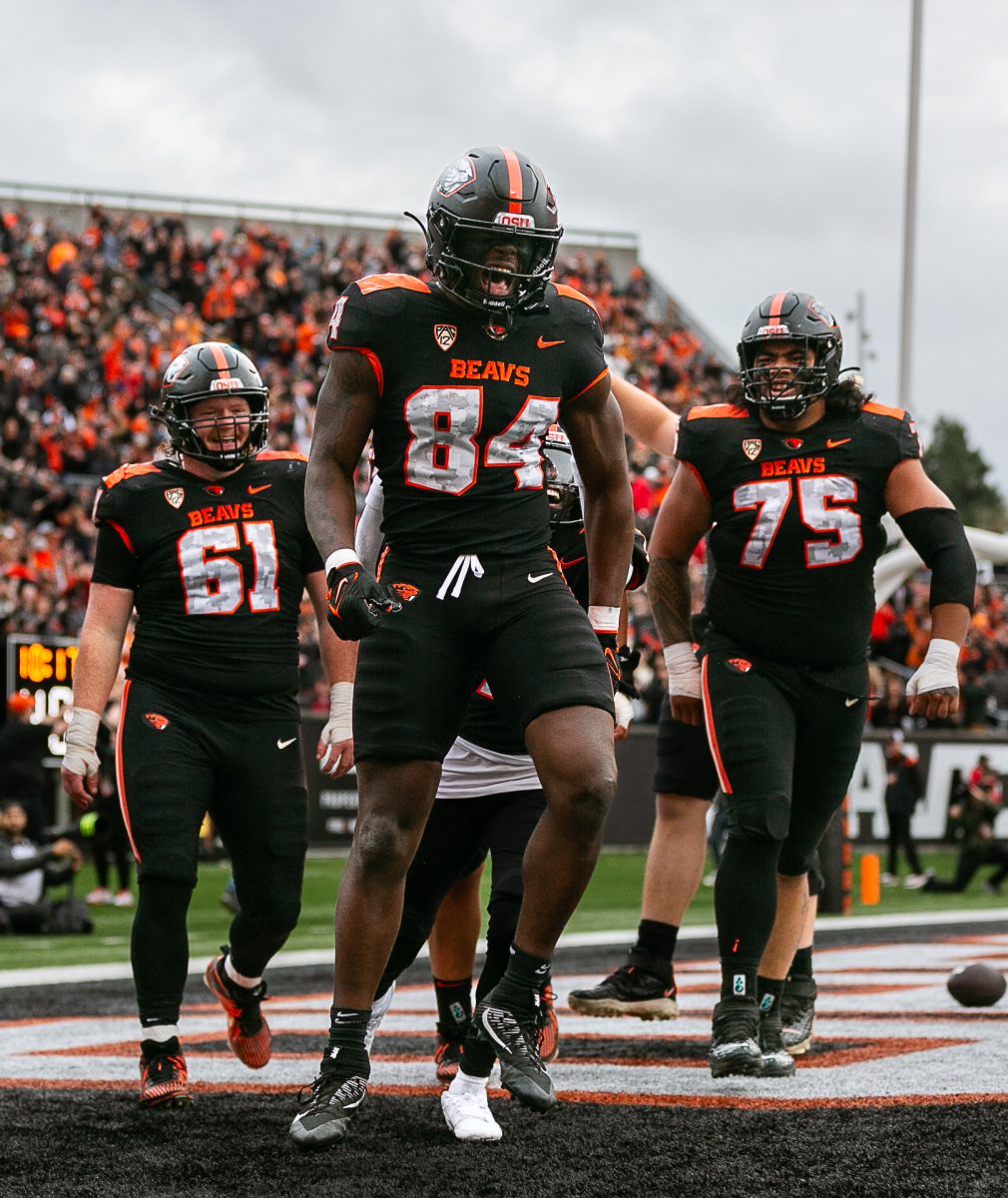 Jermaine Terry II (#84) celebrating his touchdown with his teammates in 62-17 Beaver victory over Stanford on Nov. 11, 2023