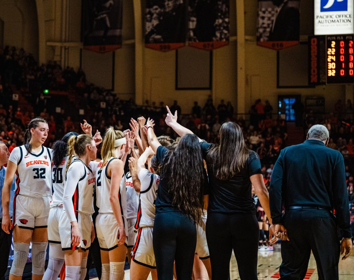 The Oregon State Women’s basketball team huddles up in the game against Stanford on Feb. 29, in Gill Coliseum 